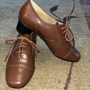 NWOT Comfortview Women’s Oxfords size 8.5M brown